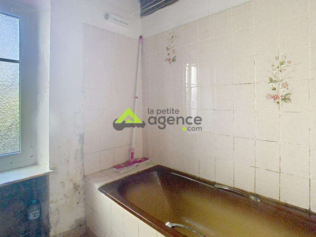 Maison à ROYERE-DE-VASSIVIERE