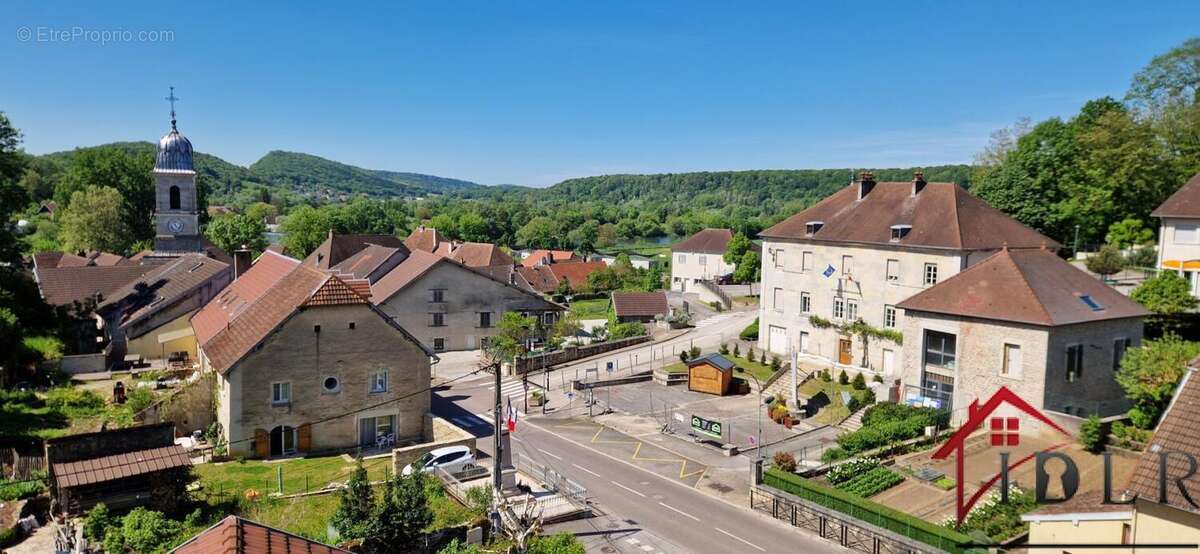 Appartement à AVANNE-AVENEY