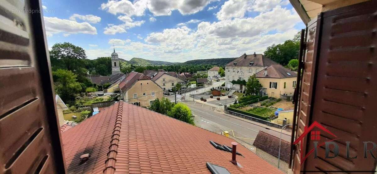 Appartement à AVANNE-AVENEY