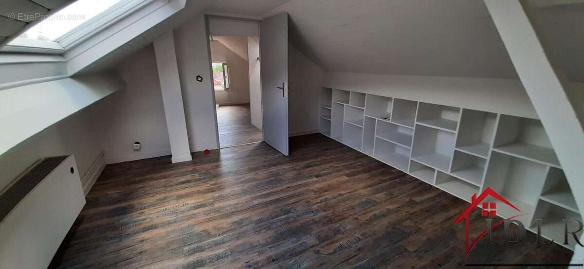 Appartement à AVANNE-AVENEY