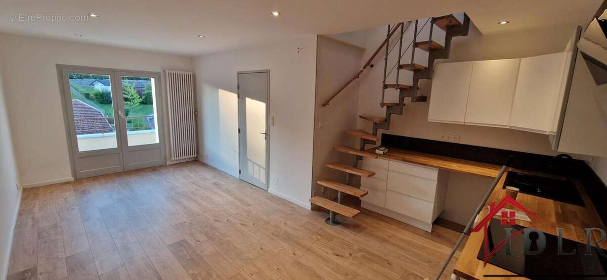 Appartement à AVANNE-AVENEY