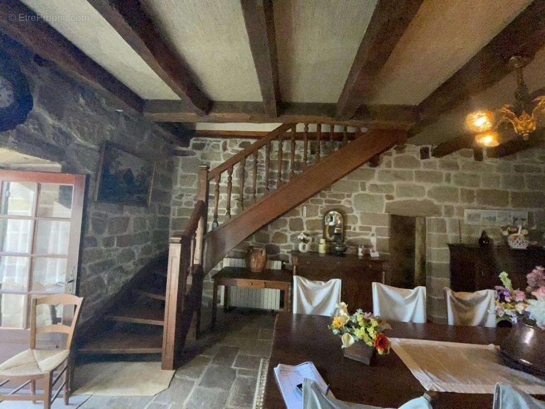 Maison à MARCILLAC-LA-CROZE