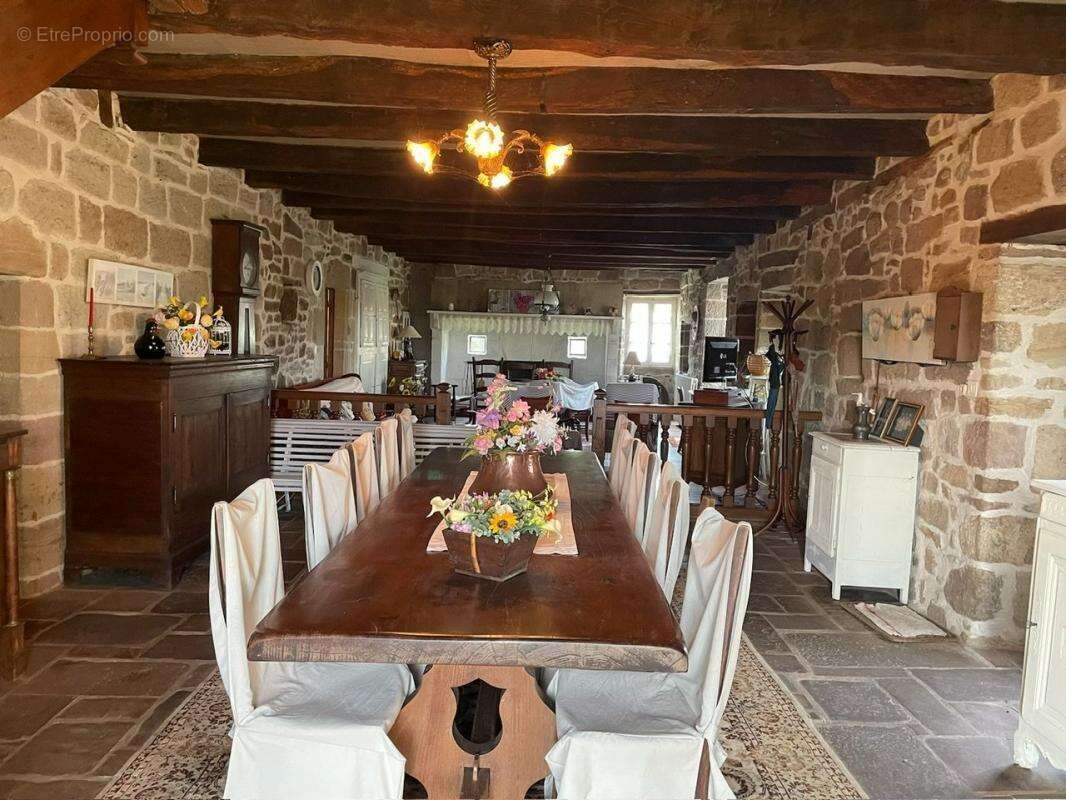 Maison à MARCILLAC-LA-CROZE