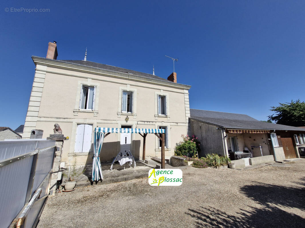 Maison à SAINT-GERVAIS-LES-TROIS-CLOCHERS