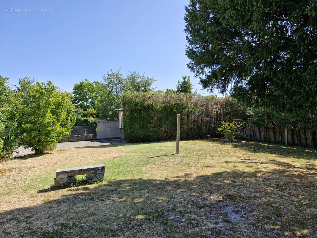 Maison à SAINT-GERVAIS-LES-TROIS-CLOCHERS