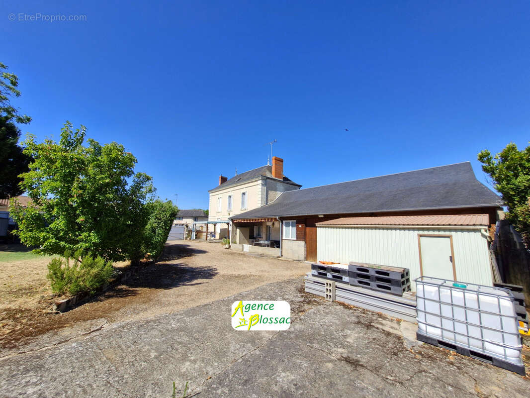 Maison à SAINT-GERVAIS-LES-TROIS-CLOCHERS