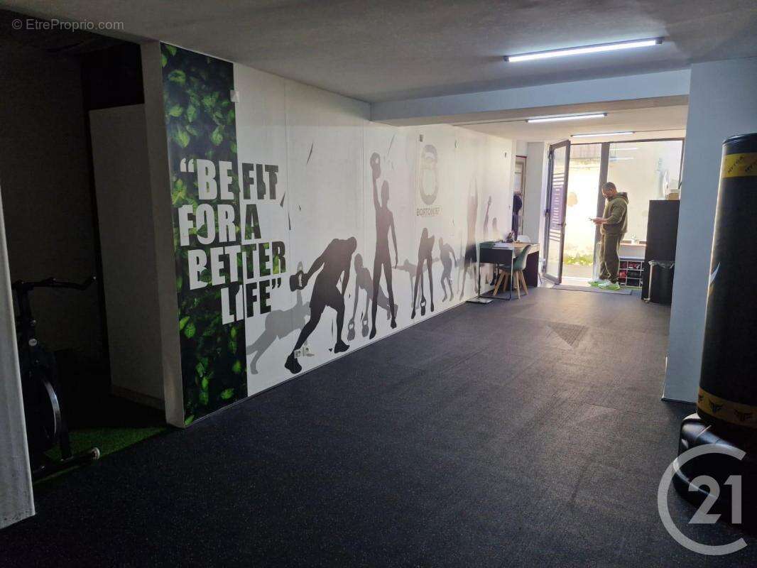 Commerce à SAINT-JEAN-DE-VEDAS