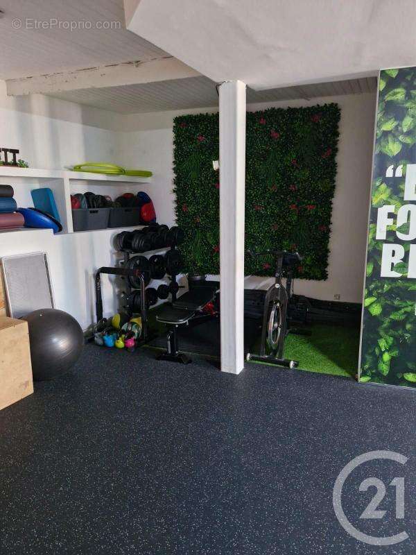 Commerce à SAINT-JEAN-DE-VEDAS