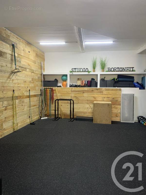 Commerce à SAINT-JEAN-DE-VEDAS