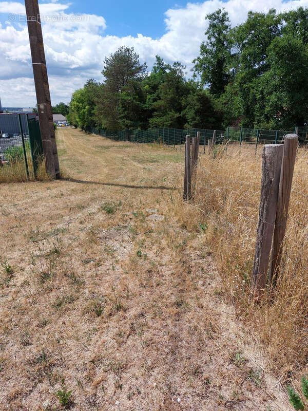 Terrain à YZEURE