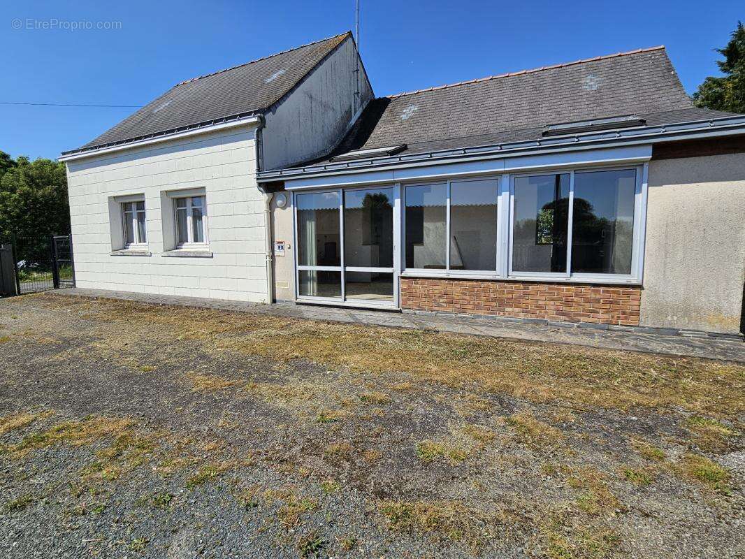 Maison à SAINT-HERBLON