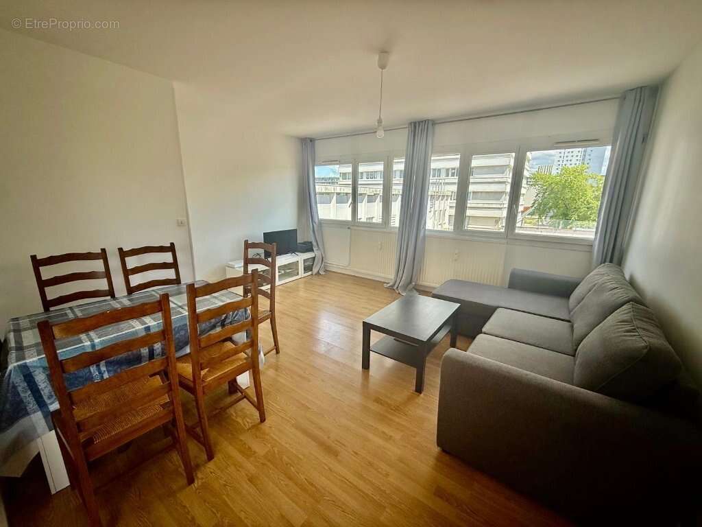 Appartement à MONS-EN-BAROEUL