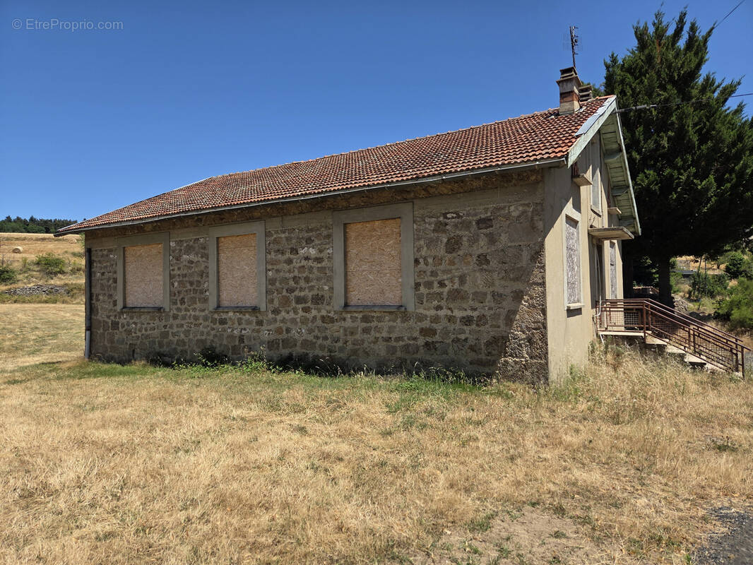 Maison à SAINT-JULIEN-LABROUSSE