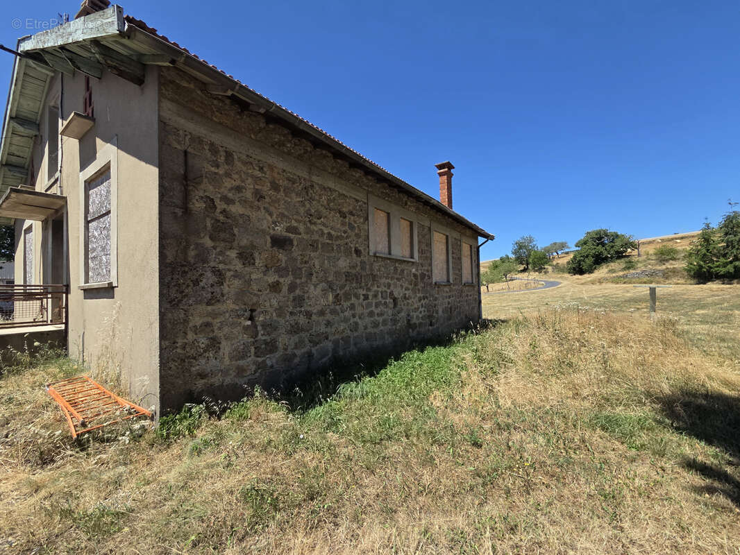 Maison à SAINT-JULIEN-LABROUSSE