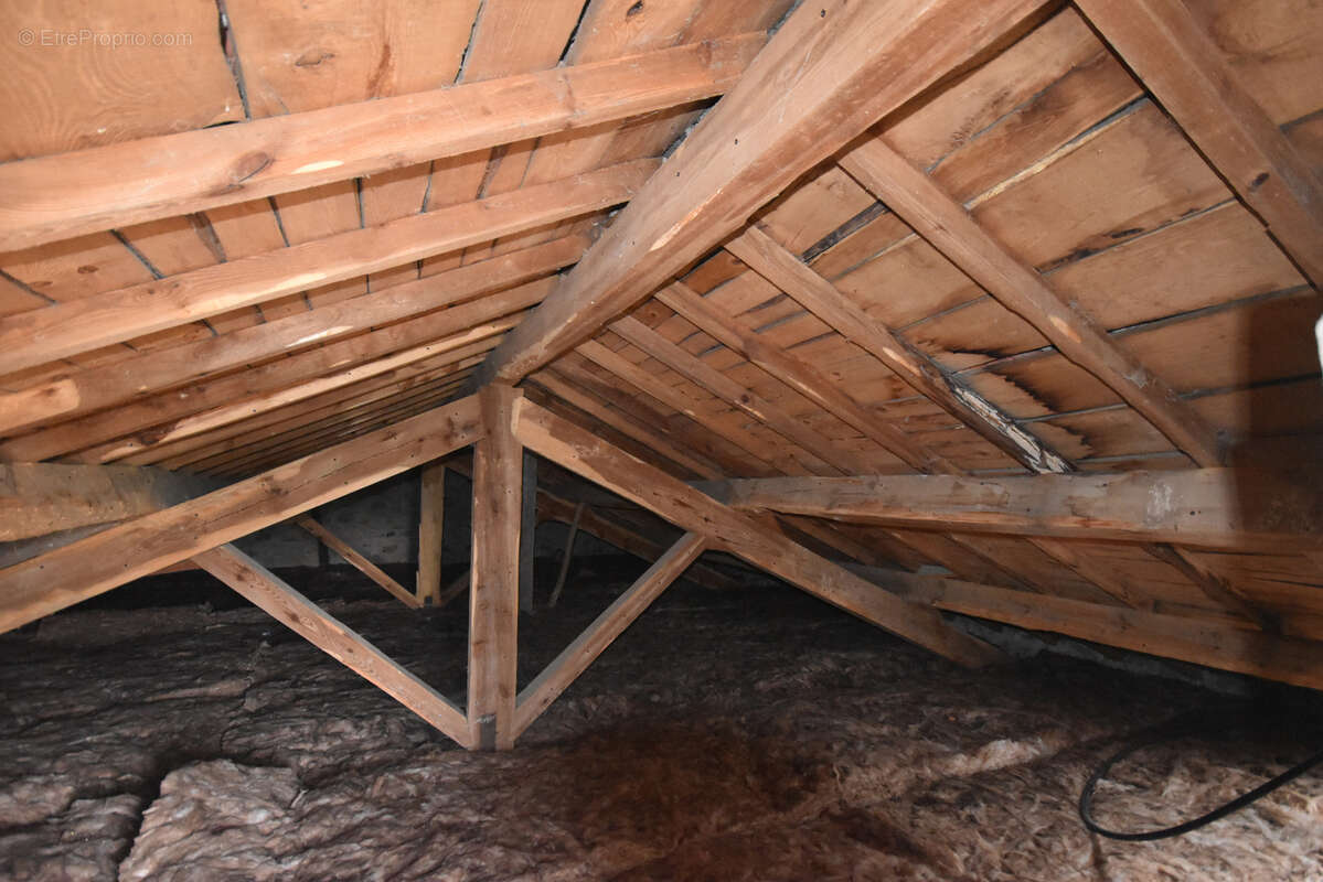 Maison à SAINT-JULIEN-LABROUSSE