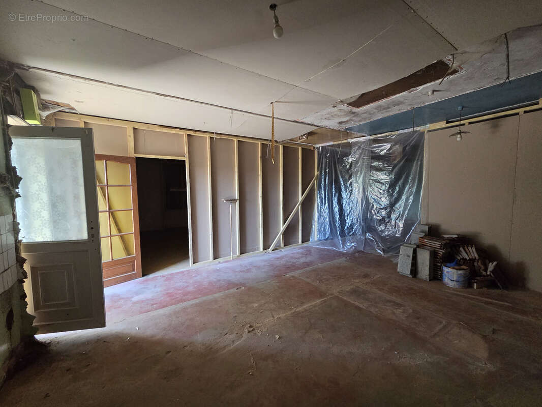 Maison à SAINT-JULIEN-LABROUSSE