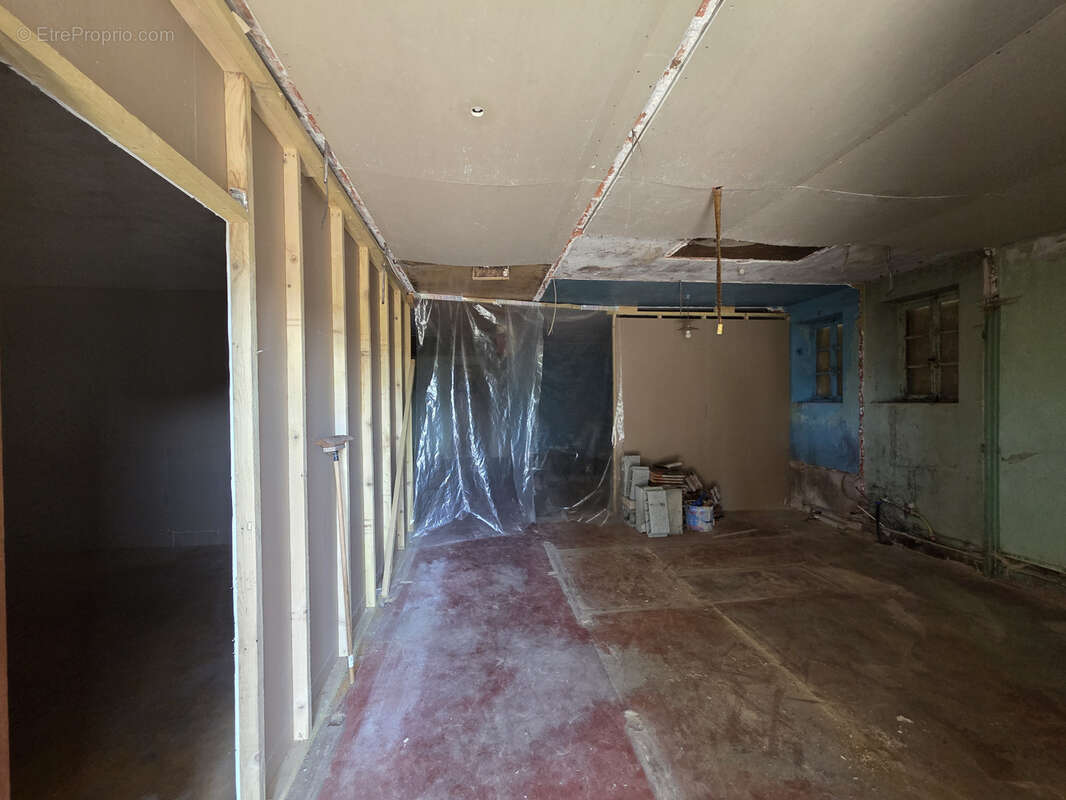 Maison à SAINT-JULIEN-LABROUSSE