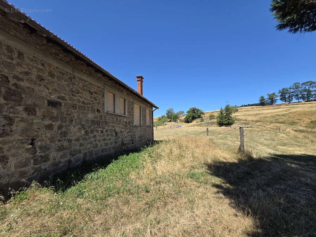 Maison à SAINT-JULIEN-LABROUSSE
