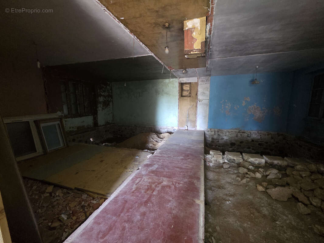 Maison à SAINT-JULIEN-LABROUSSE