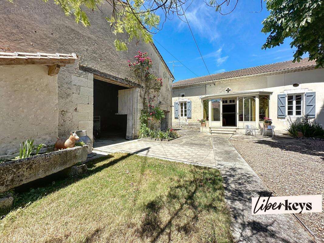 Maison à PETIT-BERSAC