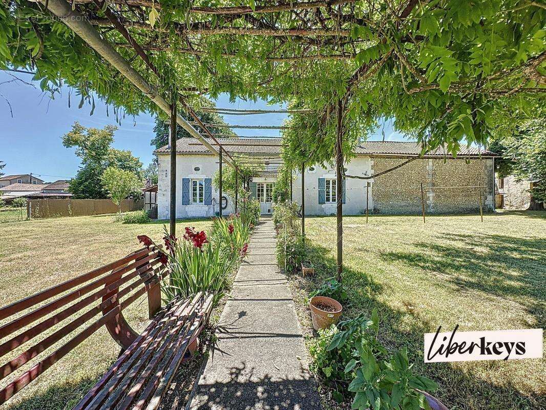 Maison à PETIT-BERSAC