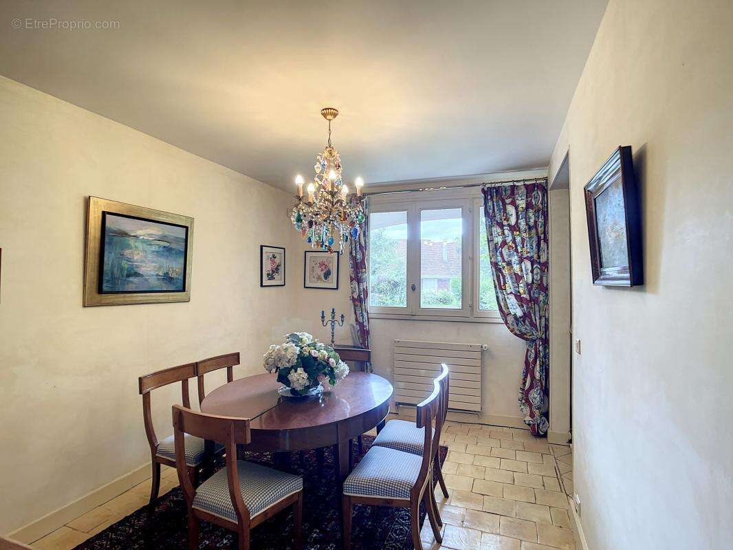 Maison à VOISINS-LE-BRETONNEUX