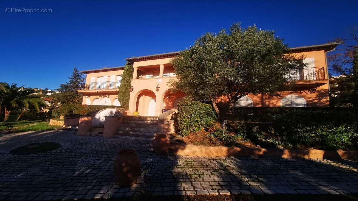 Maison à LES ISSAMBRES