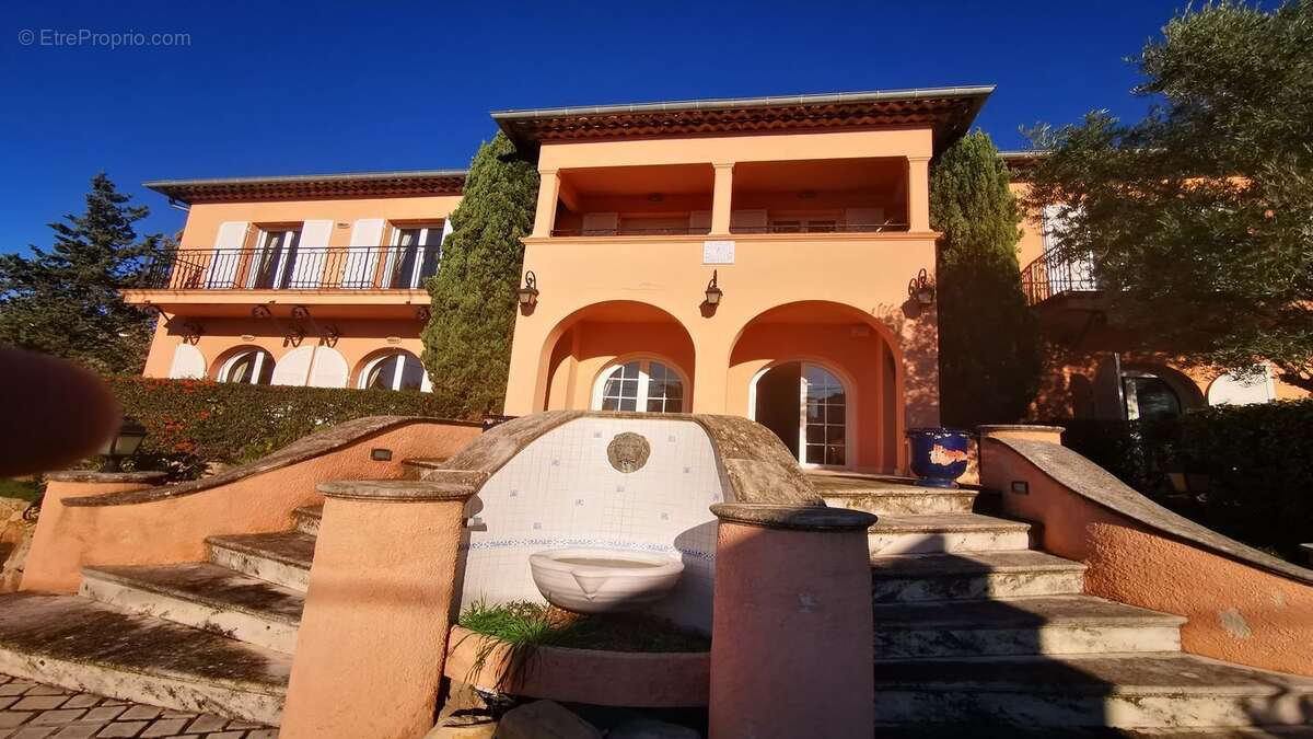 Maison à LES ISSAMBRES