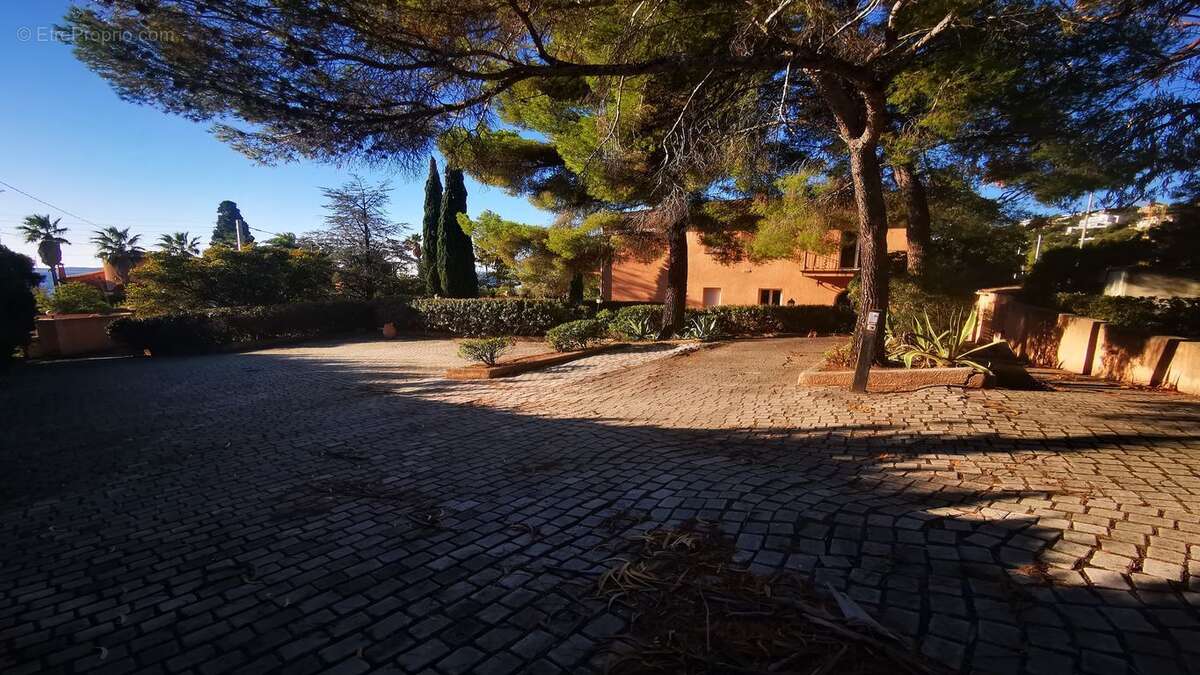 Maison à LES ISSAMBRES