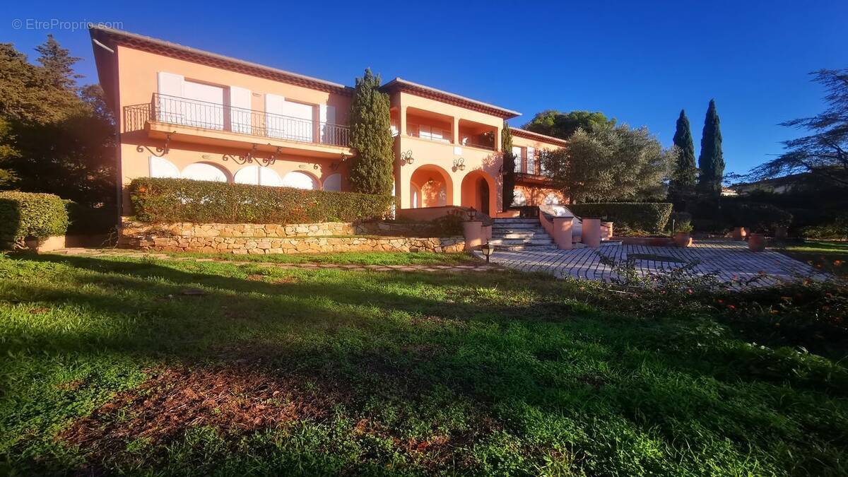 Maison à LES ISSAMBRES