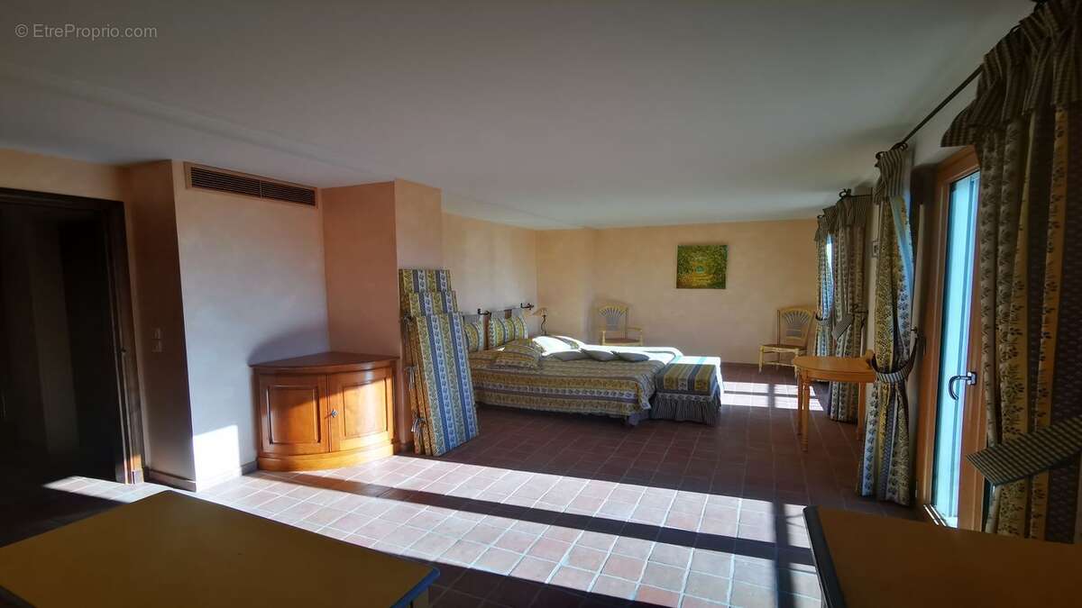 Maison à LES ISSAMBRES