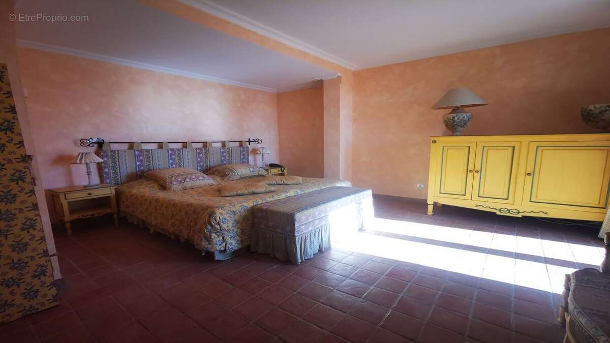 Maison à LES ISSAMBRES