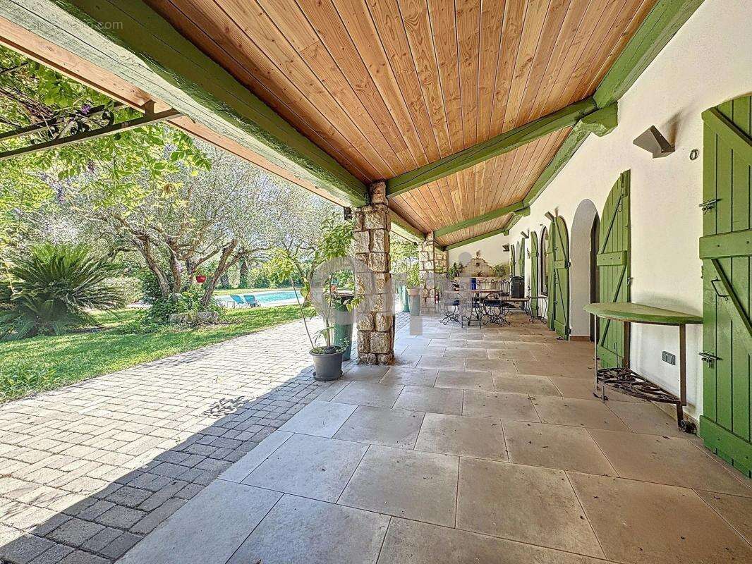 Maison à ROQUEBRUNE-SUR-ARGENS