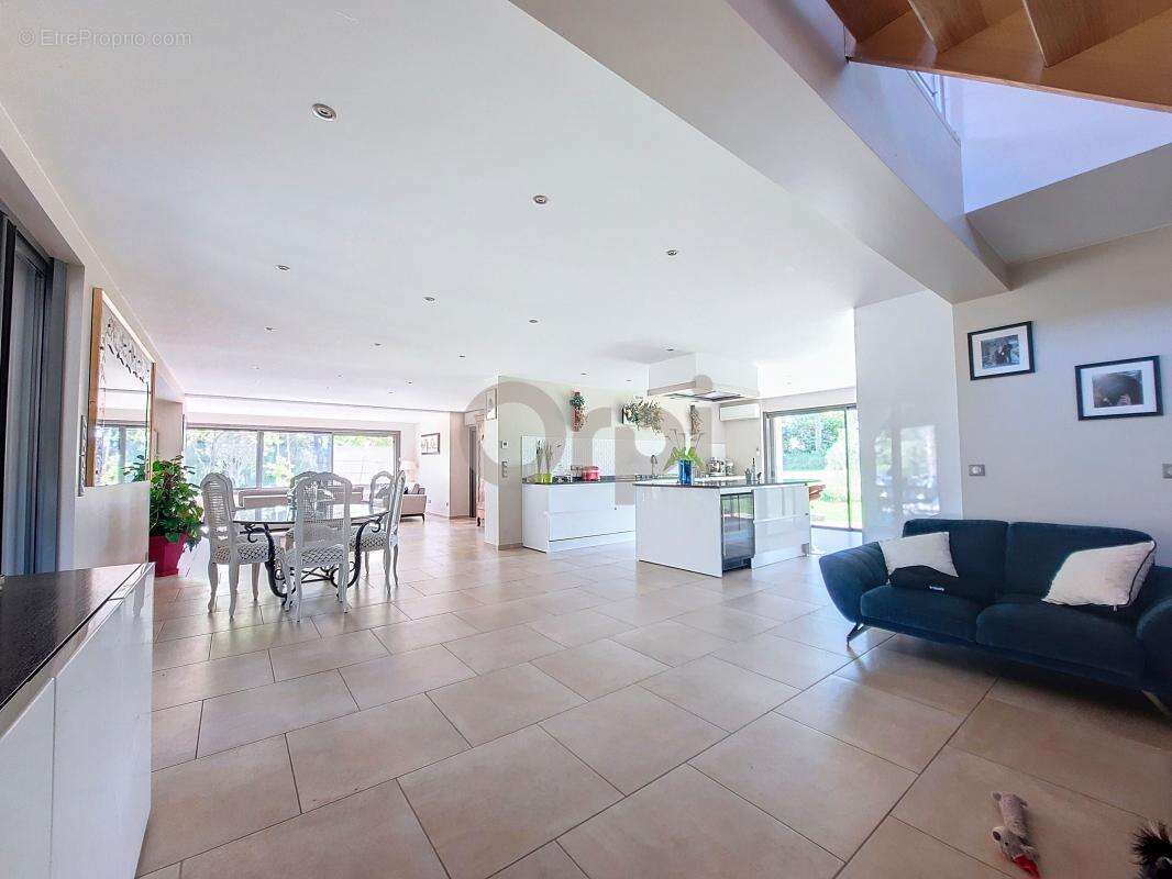 Maison à ROQUEBRUNE-SUR-ARGENS