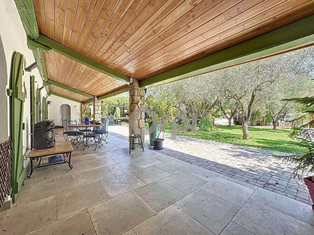 Maison à ROQUEBRUNE-SUR-ARGENS