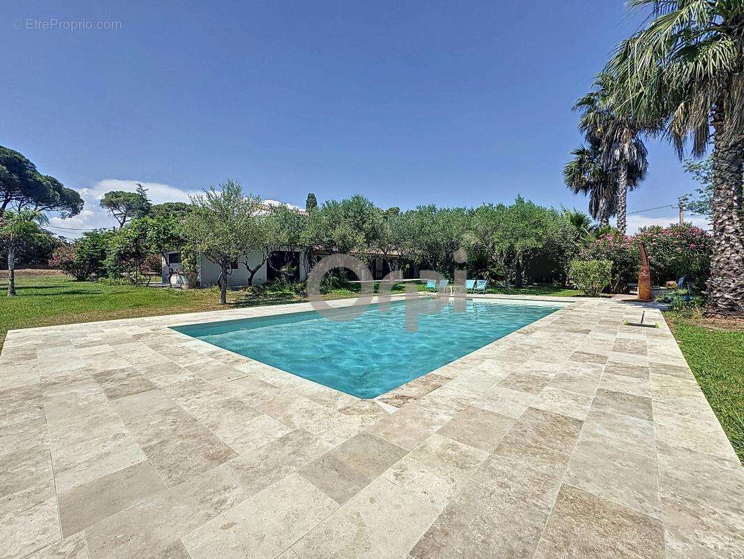 Maison à ROQUEBRUNE-SUR-ARGENS