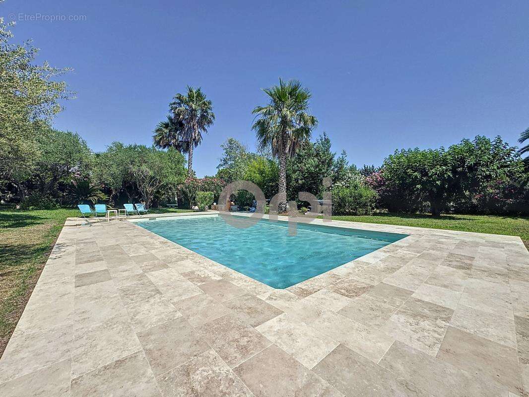 Maison à ROQUEBRUNE-SUR-ARGENS