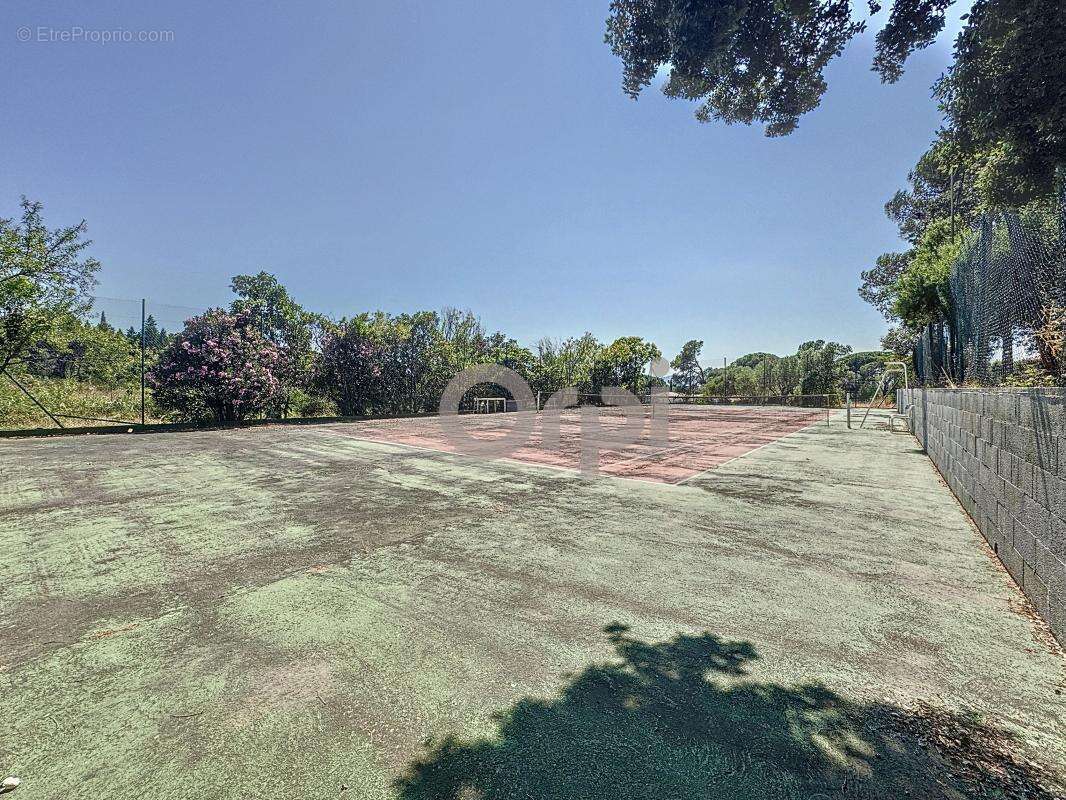 Maison à ROQUEBRUNE-SUR-ARGENS