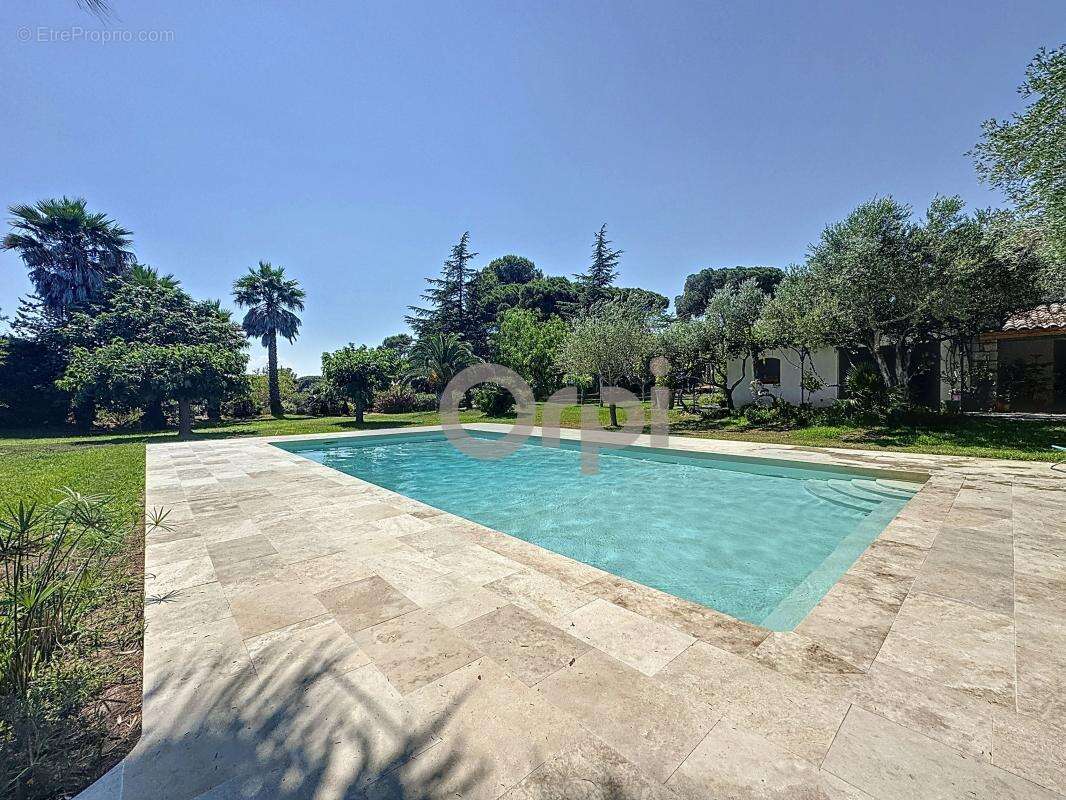 Maison à ROQUEBRUNE-SUR-ARGENS