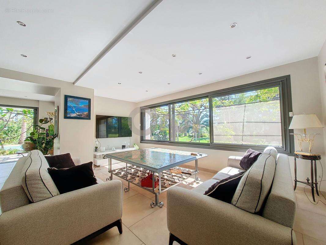 Maison à ROQUEBRUNE-SUR-ARGENS