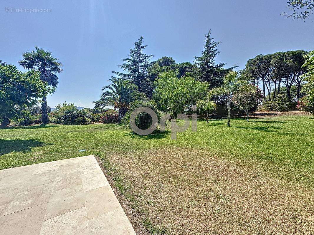 Maison à ROQUEBRUNE-SUR-ARGENS