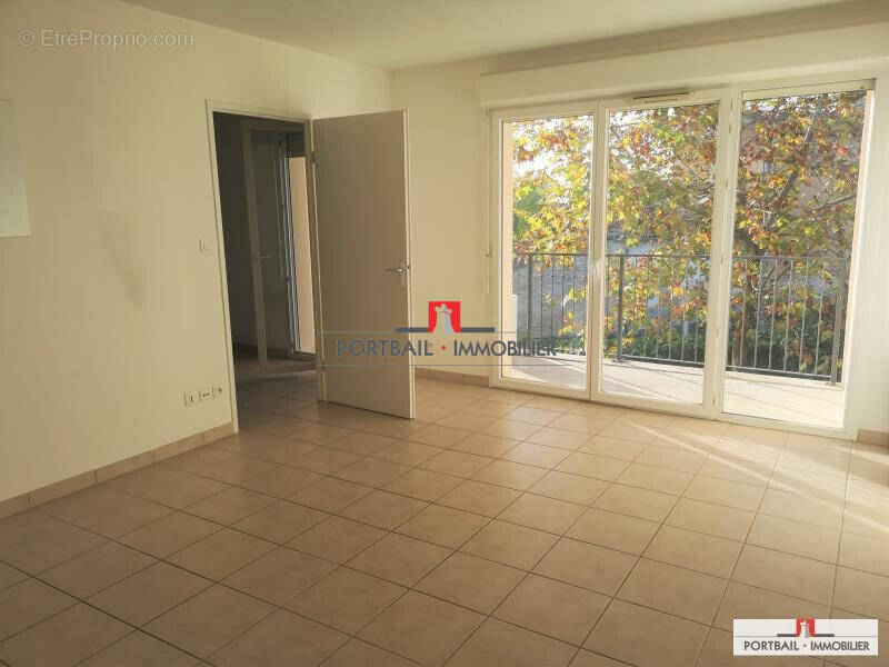 Appartement à SAINT-MARTIN-LACAUSSADE