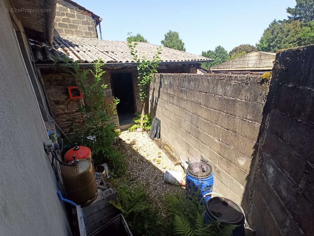 Commerce à EYMOUTIERS