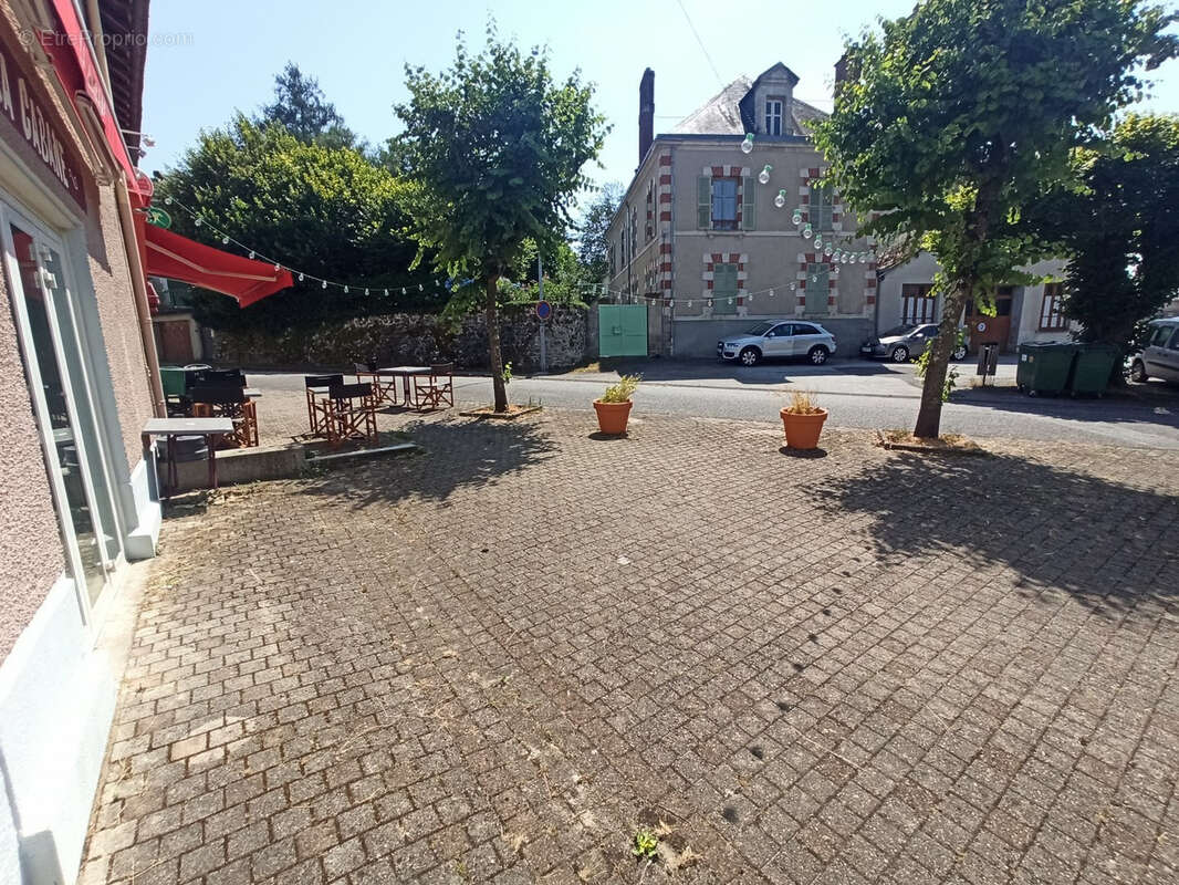 Commerce à EYMOUTIERS