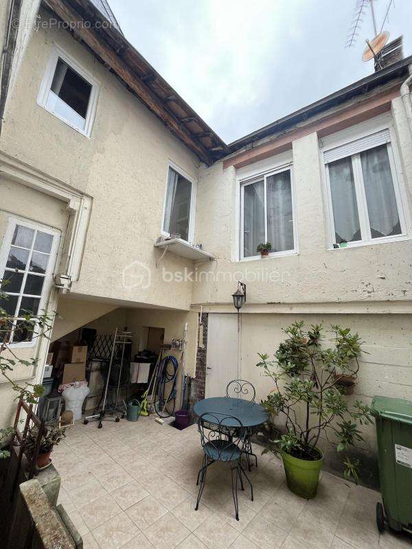 Appartement à LA CHARTRE-SUR-LE-LOIR