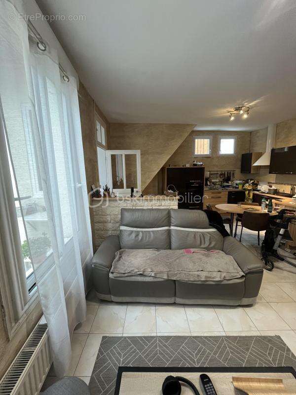 Appartement à LA CHARTRE-SUR-LE-LOIR