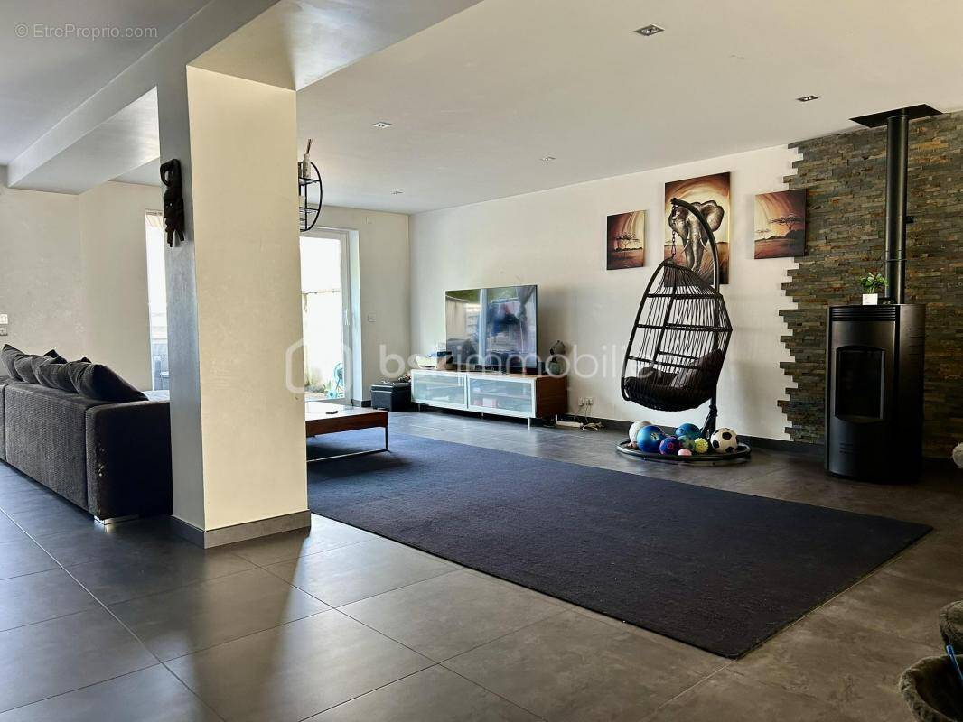 Maison à VERNOU-LA-CELLE-SUR-SEINE