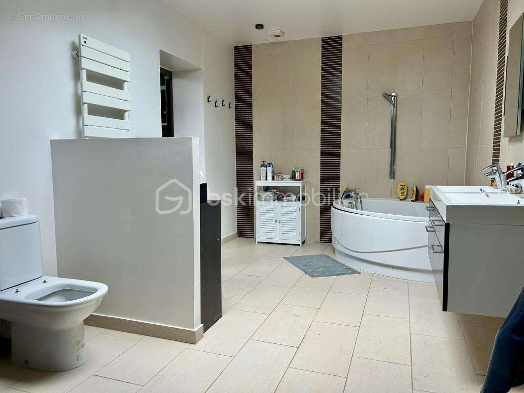 Maison à VERNOU-LA-CELLE-SUR-SEINE