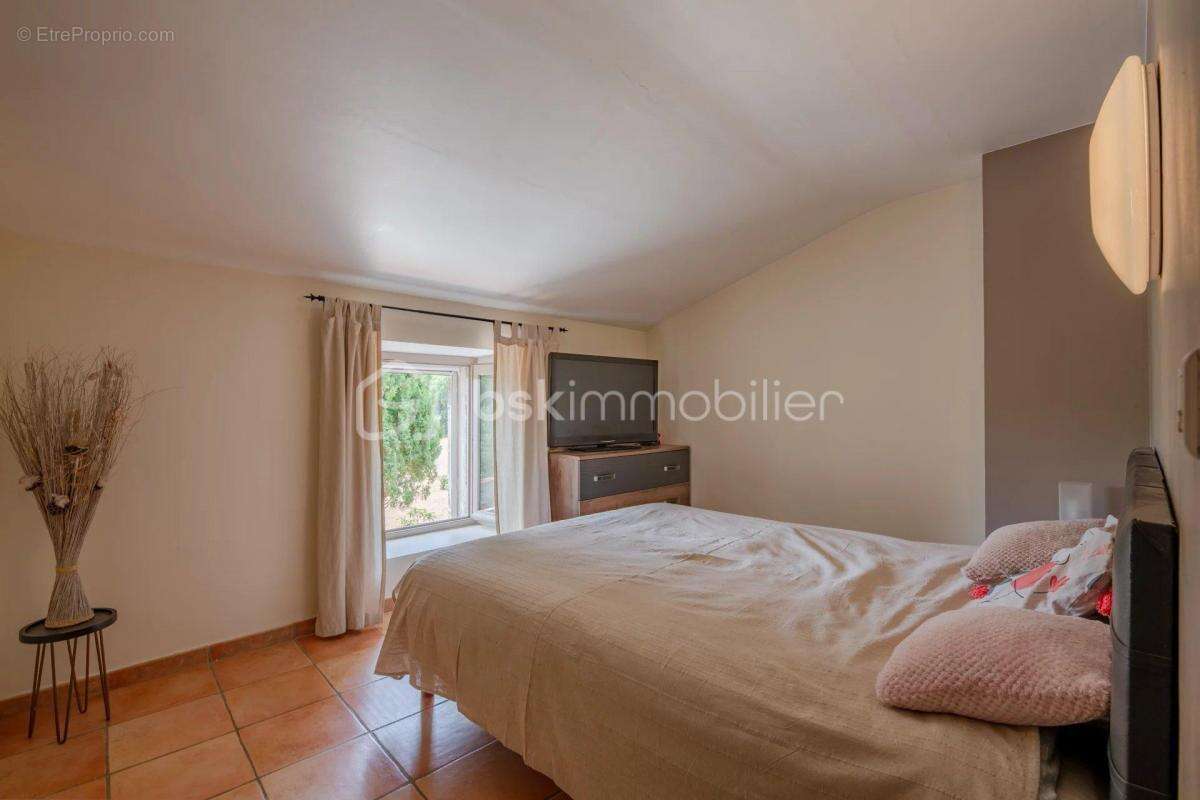 Maison à ROQUEBRUNE-SUR-ARGENS