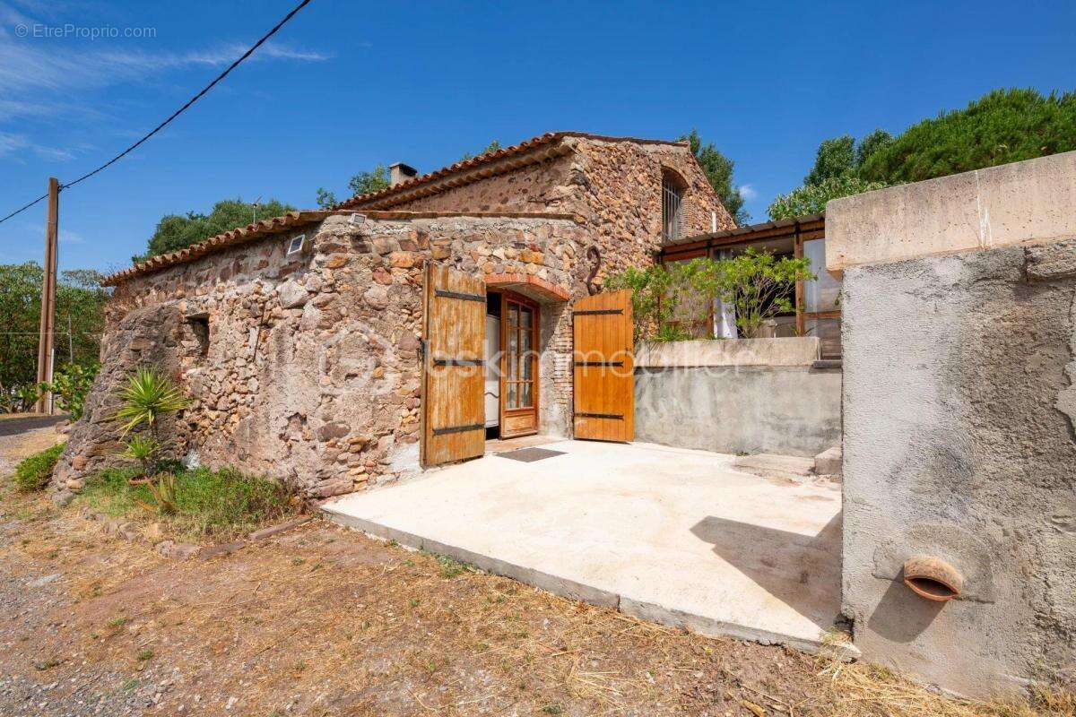 Maison à ROQUEBRUNE-SUR-ARGENS